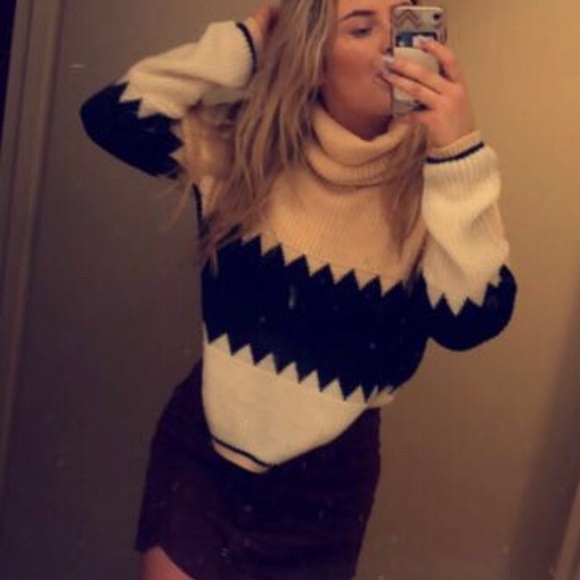 Pink Lily Turtleneck - Picture 2 of 4